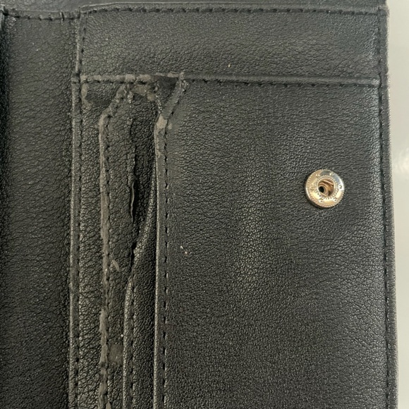 Calvin Klein Logo Embossed Wallet - Picture 7 of 8